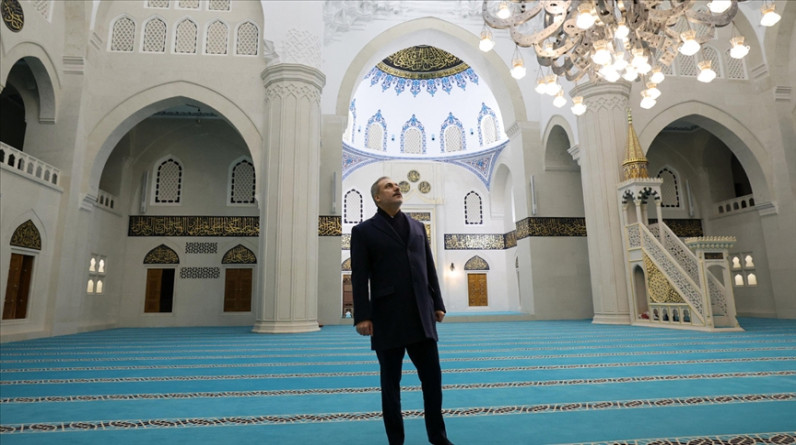 Dışişleri Bakanı Fidan, Arnavutluk'ta Namazgah  Camii'ni ziyaret etti